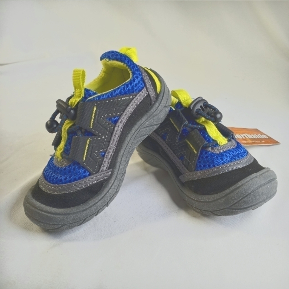 Northside water sneakers kid's size 5 NWT